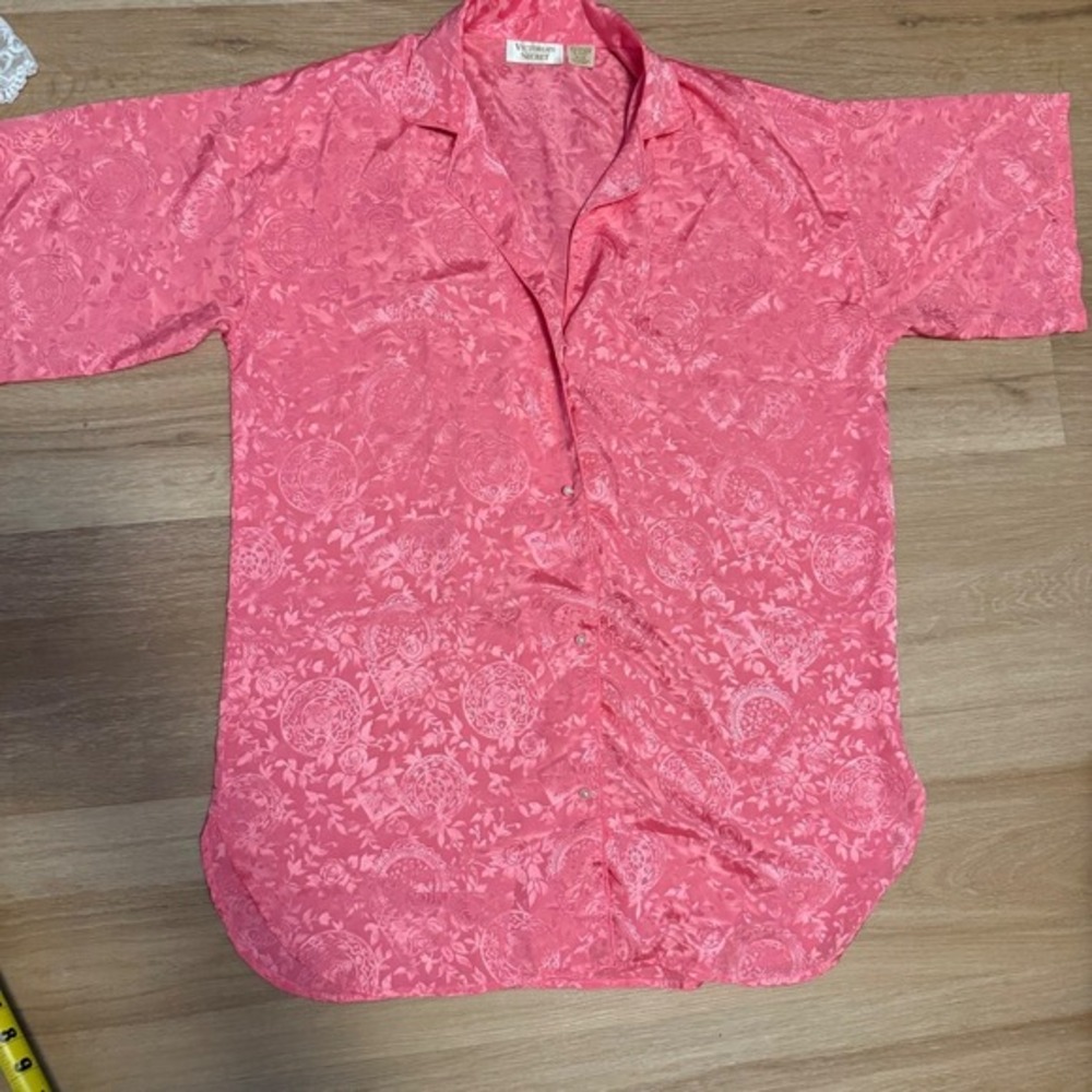 Victoria's Secret Y2K Gold Label Asia‎  Pearl Button Pink Ovrsized Button Down